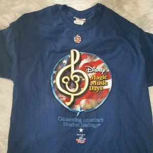 2005 DISNEY WORLD DISNEY MAGIC OF MUSIC TSHIRT WITH PIN SIZE XL BLUE